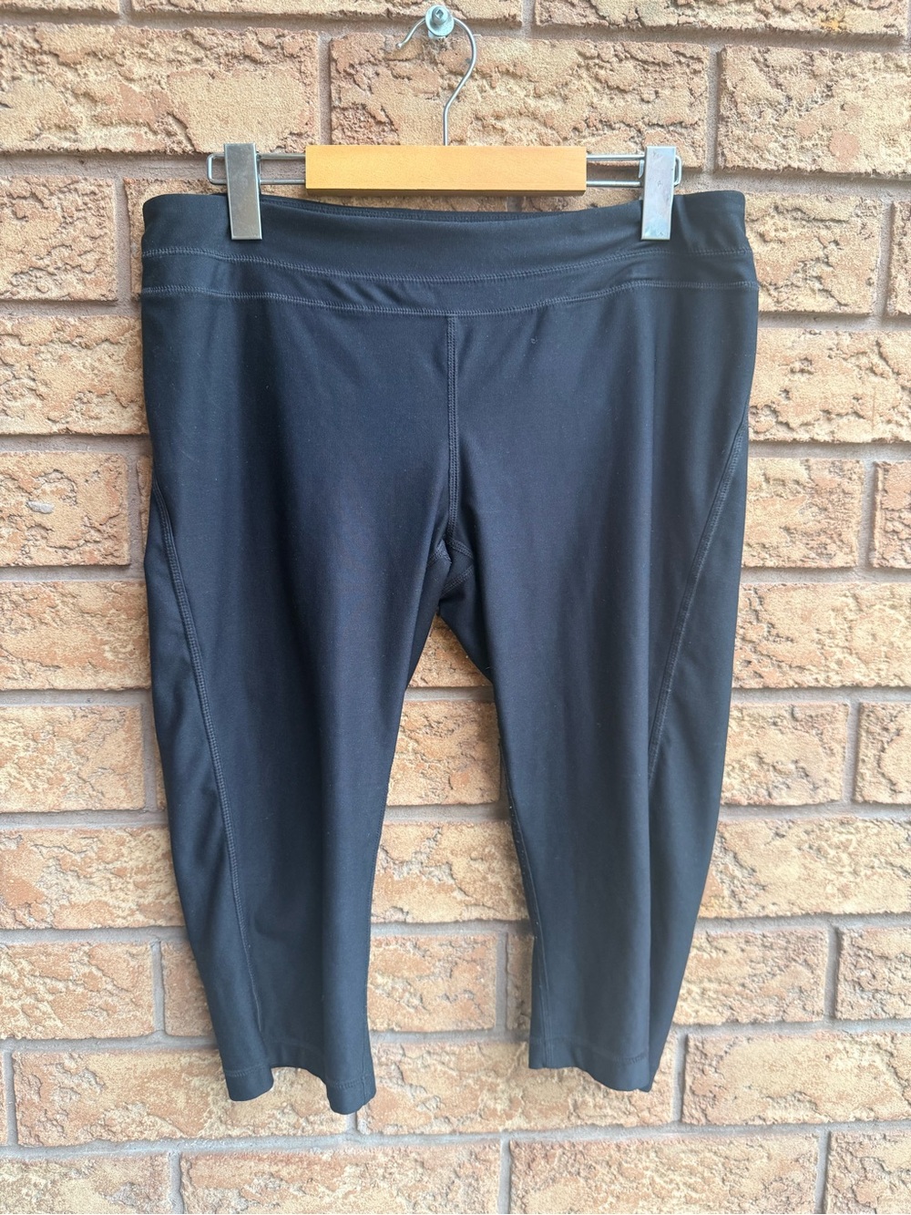 💫10/$25 • Athletic Works Black Compression Yoga Capris